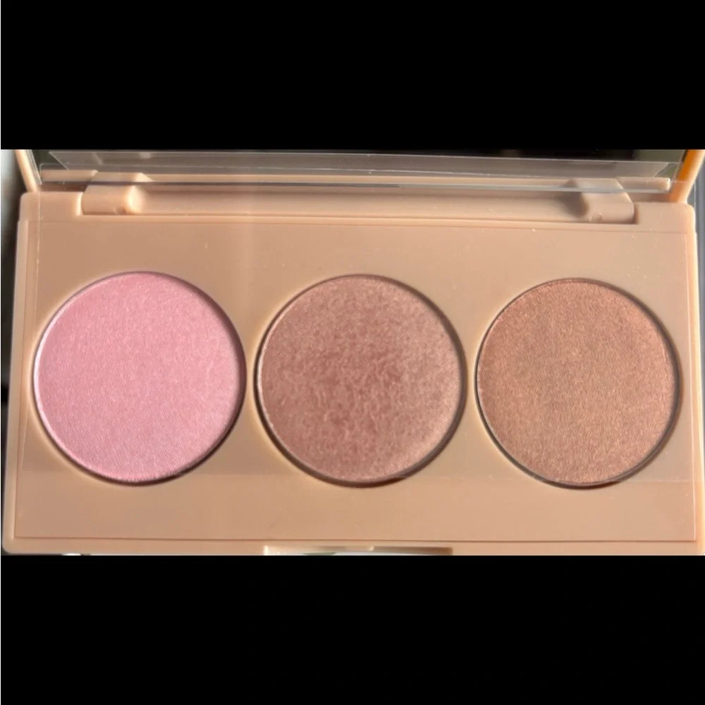 Farmasi Makeup Glow Highlight Palette - Tan